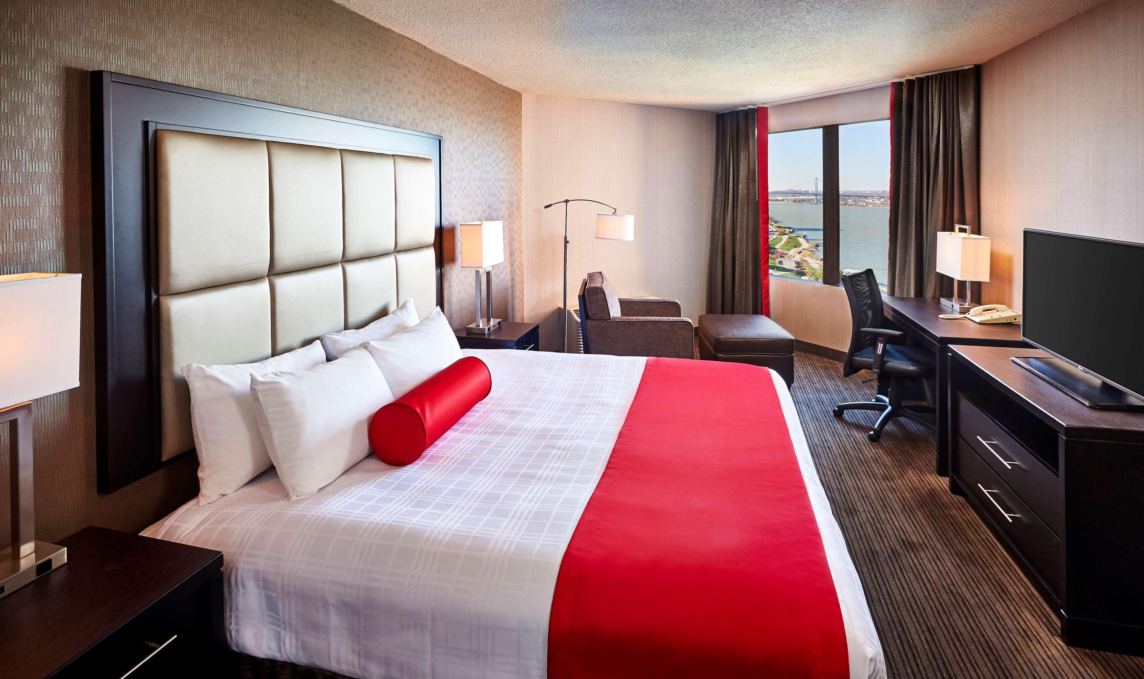 Best Western Plus Waterfront Hotel Виндзор Экстерьер фото