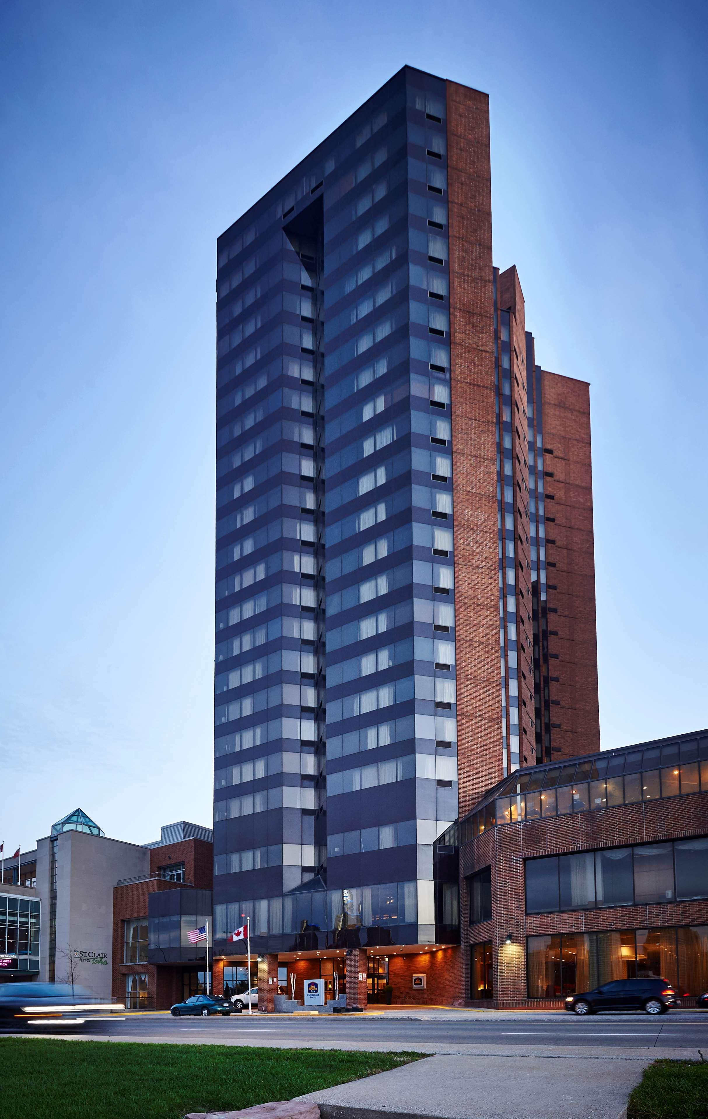 Best Western Plus Waterfront Hotel Виндзор Экстерьер фото