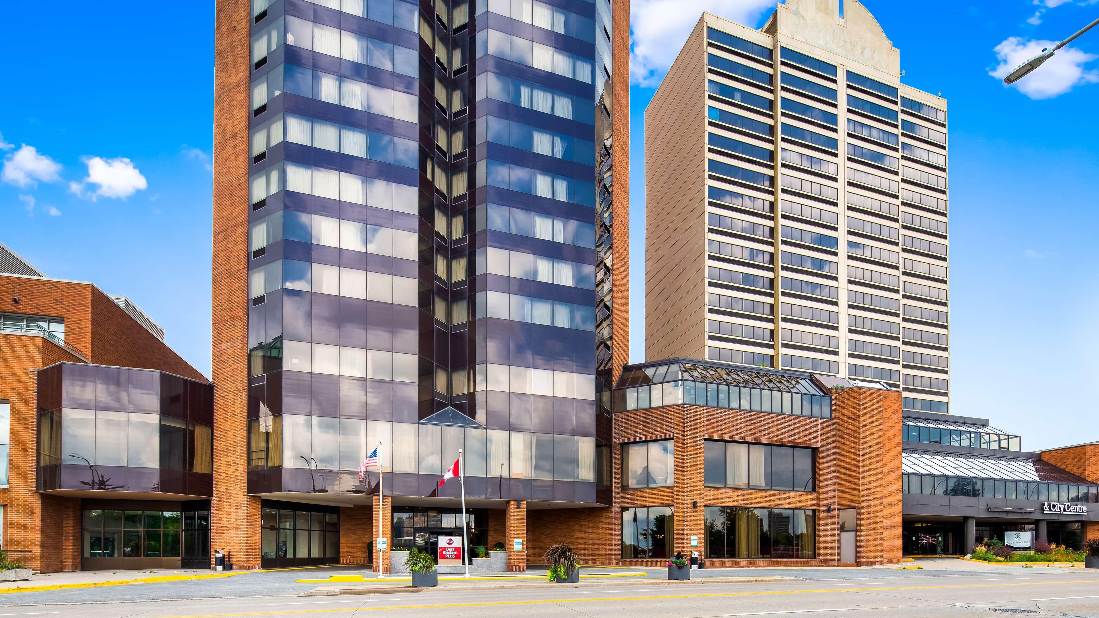 Best Western Plus Waterfront Hotel Виндзор Экстерьер фото