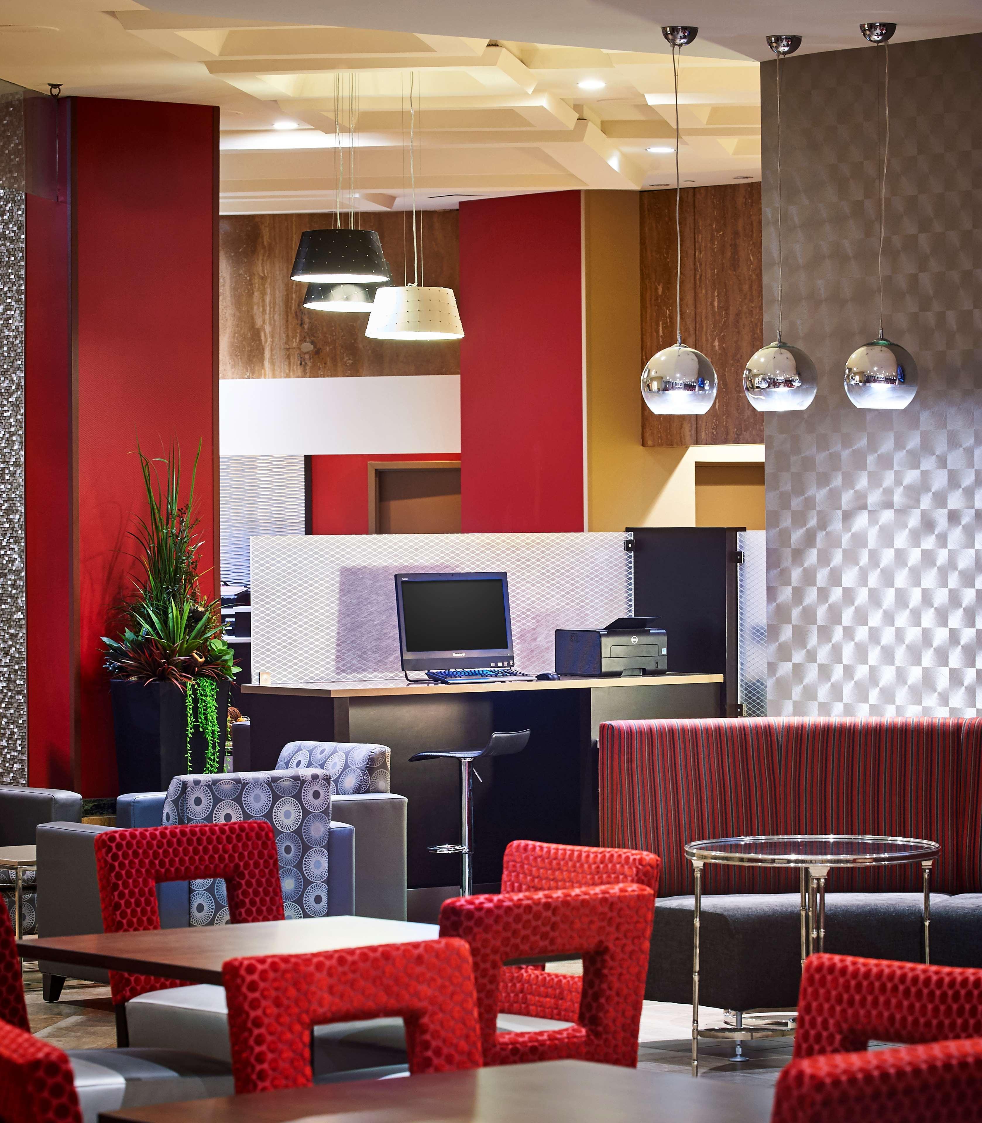 Best Western Plus Waterfront Hotel Виндзор Экстерьер фото