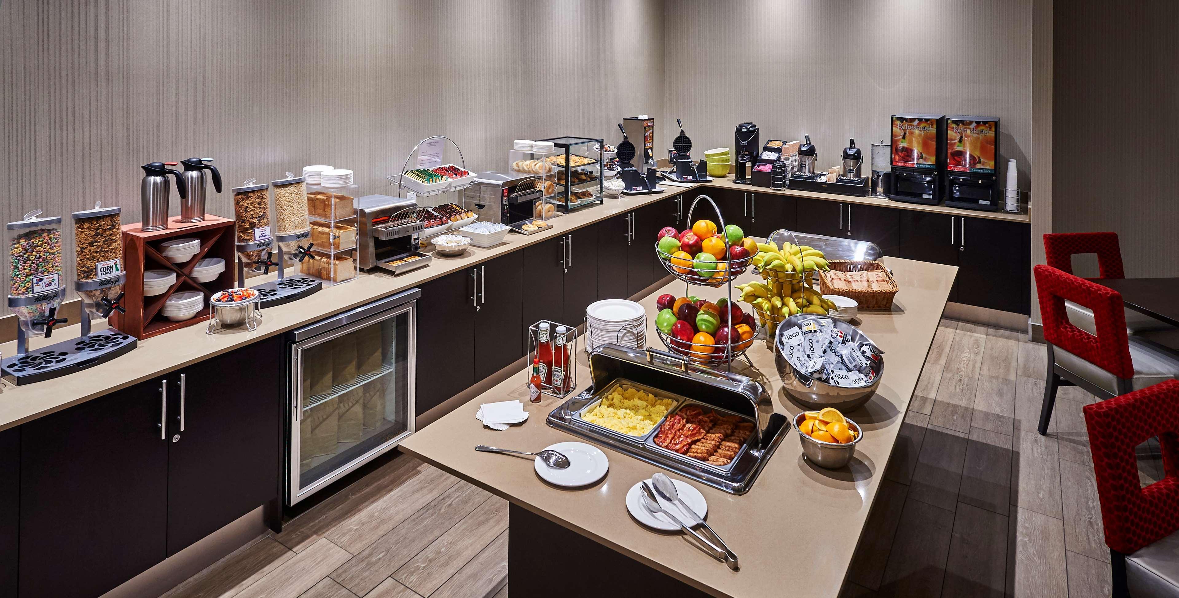 Best Western Plus Waterfront Hotel Виндзор Экстерьер фото