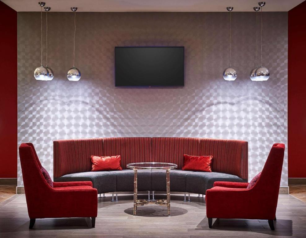 Best Western Plus Waterfront Hotel Виндзор Экстерьер фото