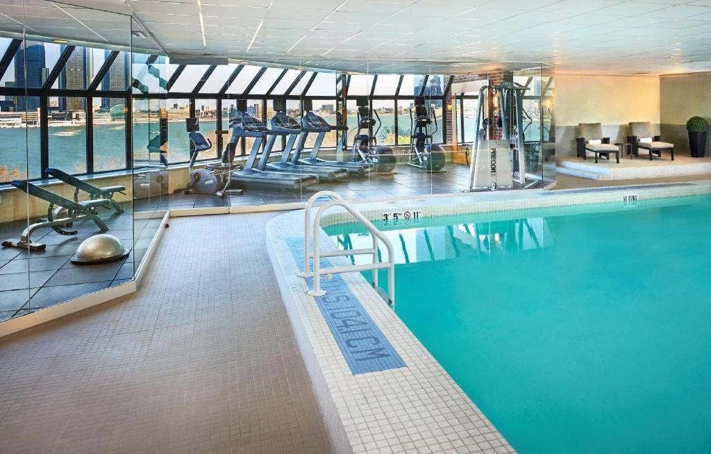 Best Western Plus Waterfront Hotel Виндзор Экстерьер фото