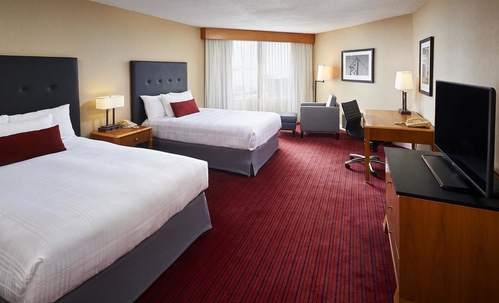 Best Western Plus Waterfront Hotel Виндзор Экстерьер фото